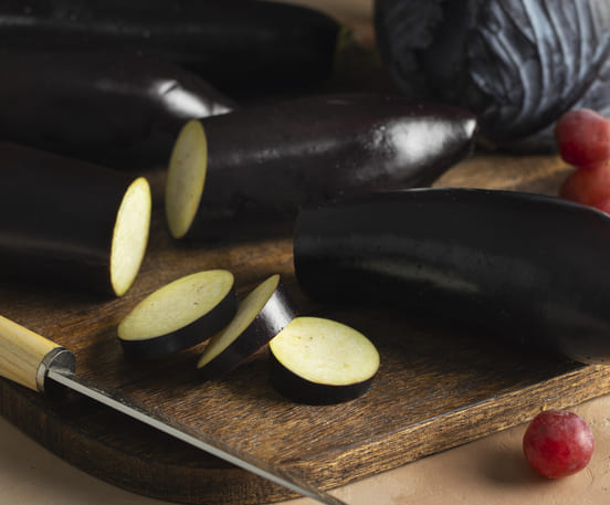 Image 1 Quelles sont les symptômes d'une intoxication à l’aubergine chez le chat ?